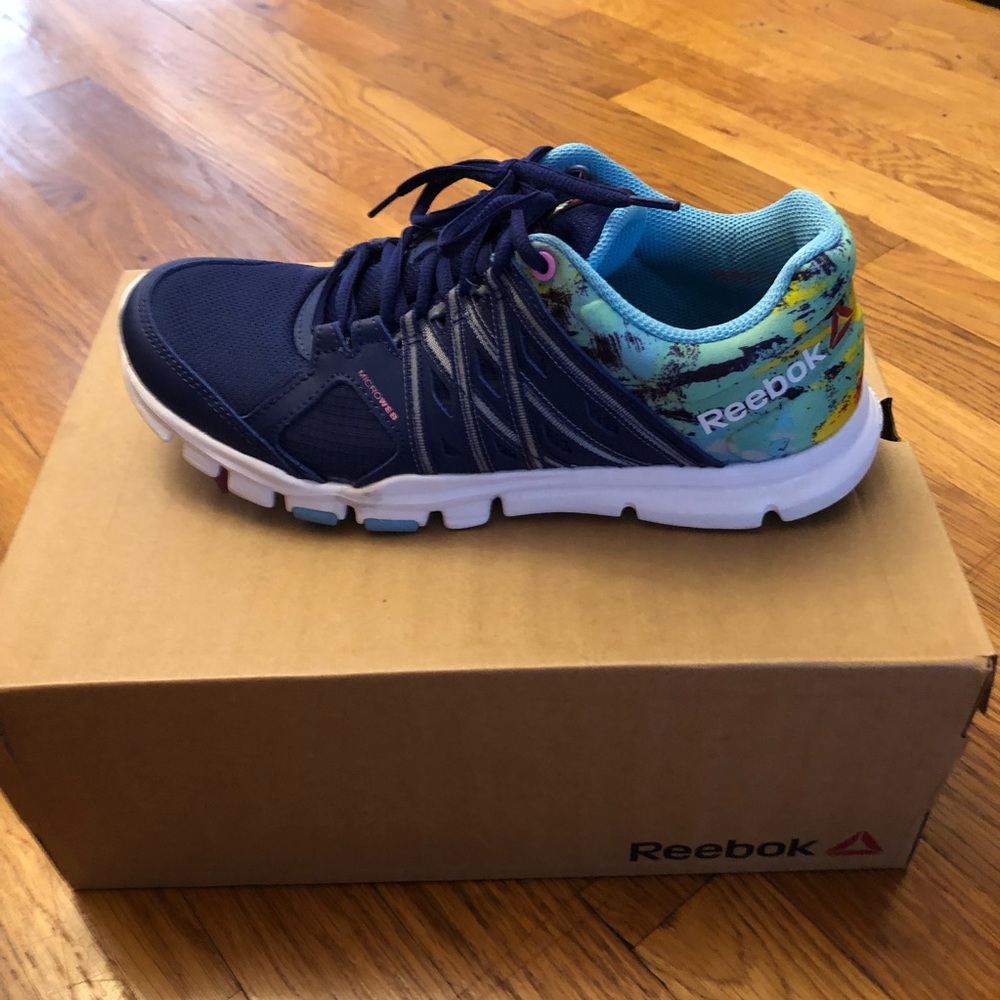 Reebok YourFlex Trainette 8 Sneakers - size 8.5
